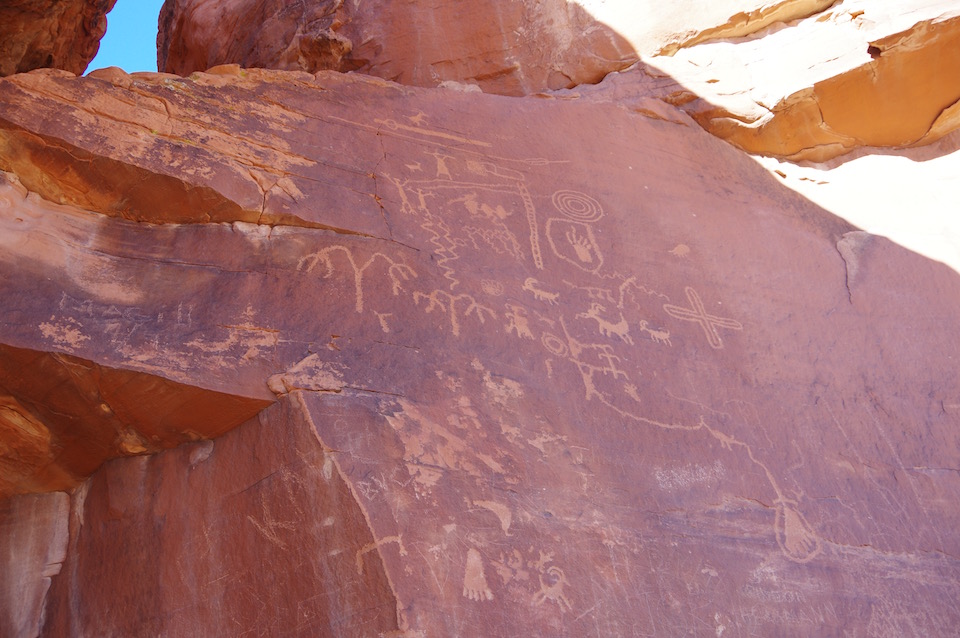 valley-of-fire-native-american-petroglyphs