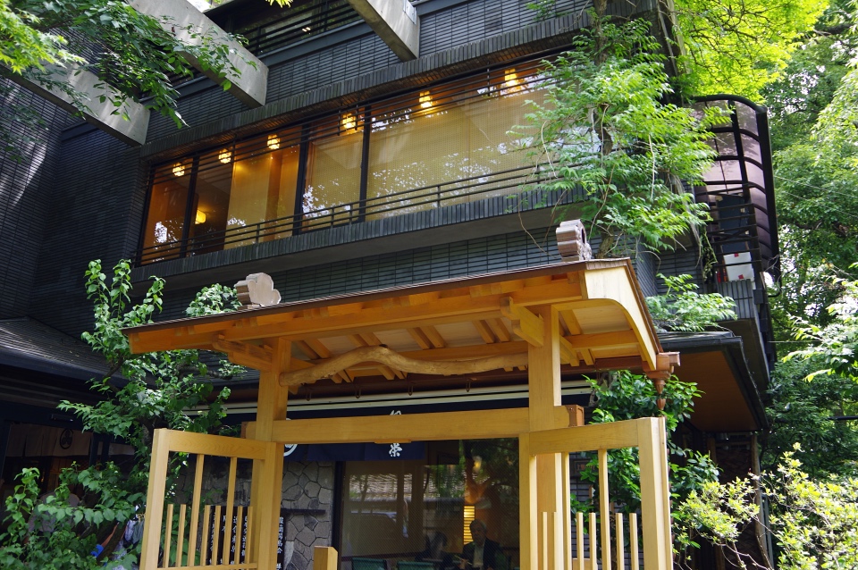 meiji-shrine-building